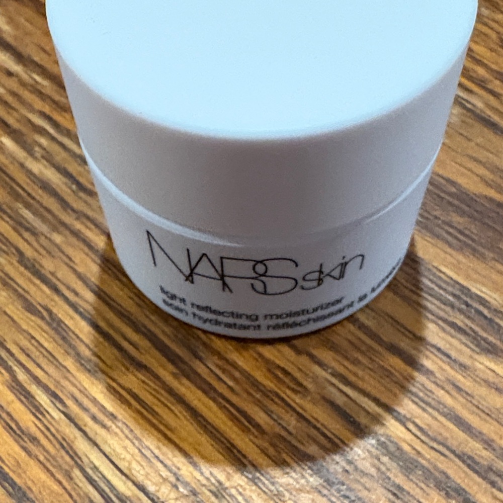 NARS Light Reflecting Moisturizer - Cream - Picture 3 of 3
